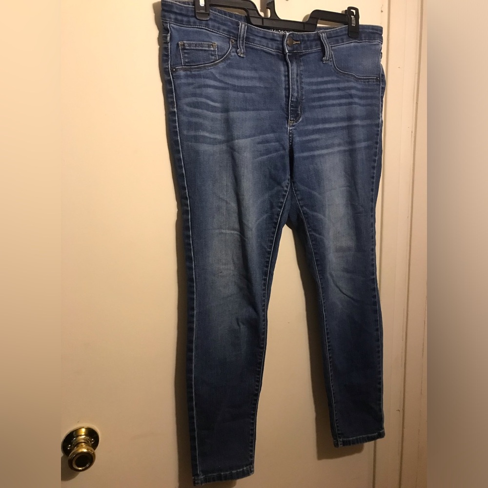 Universal Threads Women’s Blue Stretch Skinny Jeans Size 14 / 32S